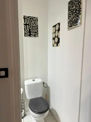 Salle de bains dans l'établissement Charmant 2 chambres - Centre