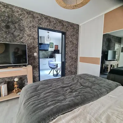 Un ou plusieurs lits dans un hébergement de l'établissement Joli Appartement de plain-pied