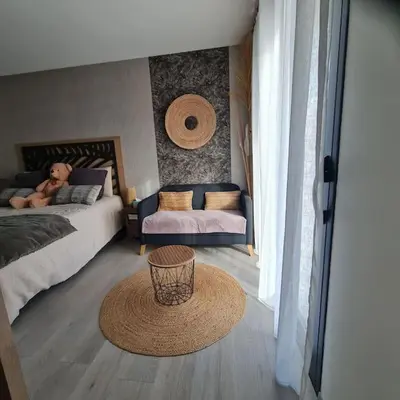 Un ou plusieurs lits dans un hébergement de l'établissement Joli Appartement de plain-pied