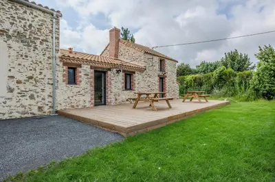 Jardin de l'établissement Grange Rénovée 3 pers-Le GrandLieu-Gîte Le 411