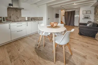 Cuisine ou kitchenette dans l'établissement Grange Rénovée 3 pers-Le GrandLieu-Gîte Le 411