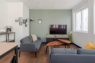 Télévision ou salle de divertissement dans l'établissement 