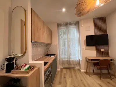 Cuisine ou kitchenette dans l'établissement L Ecrin Nantais