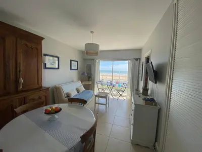 Télévision ou salle de divertissement dans l'établissement Appartement 1 chambre, face mer, à Saint-Jean-de-Monts - FR-1-323-550
