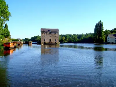 Vue sur la rivière ou le fleuve situé(e) à proximité de le bateau