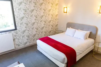 Un ou plusieurs lits dans un hébergement de l'établissement Auberge le Prieuré des Gourmands