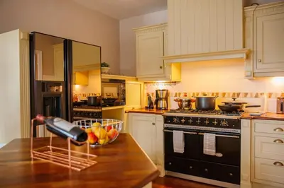 Cuisine ou kitchenette dans l'établissement La Maison du Pont des 2 Rives