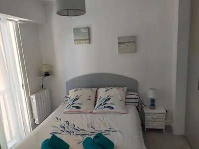 Un ou plusieurs lits dans un hébergement de l'établissement Apt T3, 2ch, tout à pied, 50m plage, Pointe du Bec