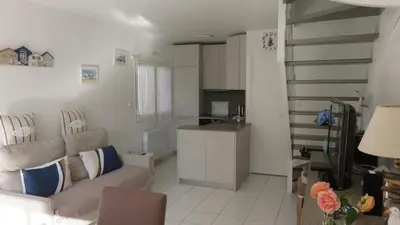 Cuisine ou kitchenette dans l'établissement Apt T3, 2ch, tout à pied, 50m plage, Pointe du Bec