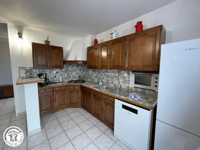 Cuisine ou kitchenette dans l'établissement Séjour nature au cœur du bocage vendéen, proche Puy du Fou - 3 chambres avec terrasse et jardin - FR-1-426-556