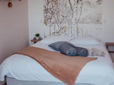 Un ou plusieurs lits dans un hébergement de l'établissement Gîte 4 chambres avec bien-être et terrasses au cœur du Marais Breton - FR-1-426-559