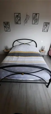 Un ou plusieurs lits dans un hébergement de l'établissement chambre d'hôtes les roseaux
