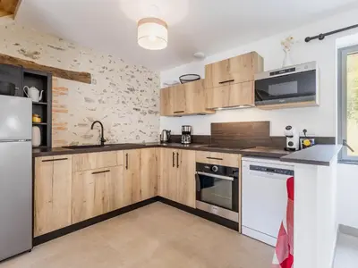 Cuisine ou kitchenette dans l'établissement Ancien corps de ferme rénové avec jardin, terrasse et recharge EV, à 24 km de Nantes - FR-1-306-1282