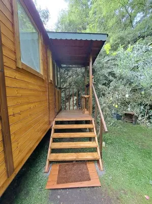 Jardin de l'établissement Magnifique roulotte en plein nature