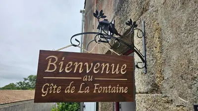 Certificat, récompense, panneau ou autre document affiché dans l'établissement La Fontaine gîte de charme à 12min du Puy duFou