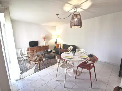 Télévision ou salle de divertissement dans l'établissement Sérénité - Proche Parc des Expositions