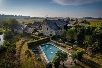 Piscine de l'établissement Domaine du prieuré Saint Ellier ou située à proximité