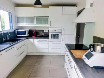 Cuisine ou kitchenette dans l'établissement Maison 7 personnes, proche Nantes