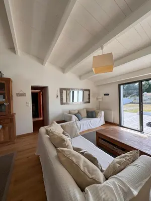 Coin salon dans l'établissement Maison de Vacances des Centaurées