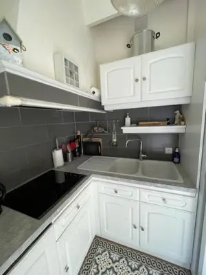 Cuisine ou kitchenette dans l'établissement Maison de Vacances des Centaurées