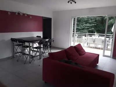 Balcon ou terrasse dans l'établissement Gîte LMNP Zehr