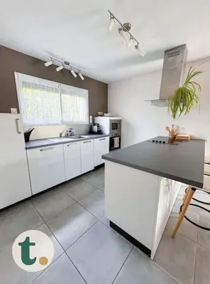 Cuisine ou kitchenette dans l'établissement Tranquiloue - Maison moderne - Proche PuyduFou