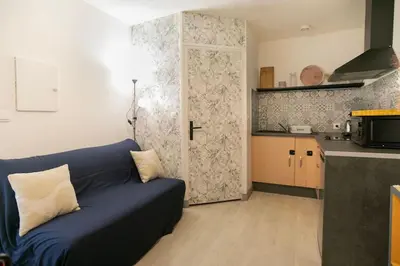 Cuisine ou kitchenette dans l'établissement Le Bellamy - T2 Cosy et paisible