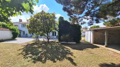 Jardin de l'établissement La Maison du Bord du Lac