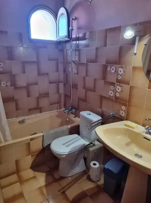 Salle de bains dans l'établissement Agréable maison au cœur de St Hilaire