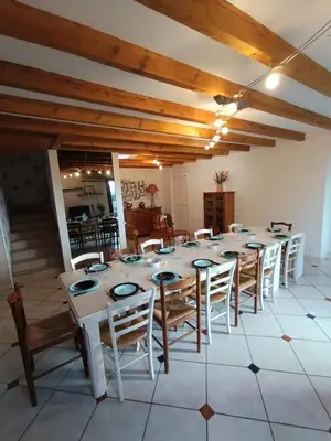 Restaurant ou autre lieu de restauration dans l'établissement Gîte 'Chez René' - 10 min du PUY DU FOU