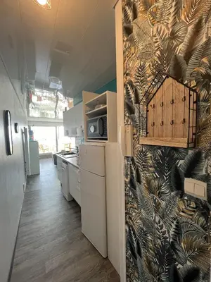 Cuisine ou kitchenette dans l'établissement L Arc en Ciel