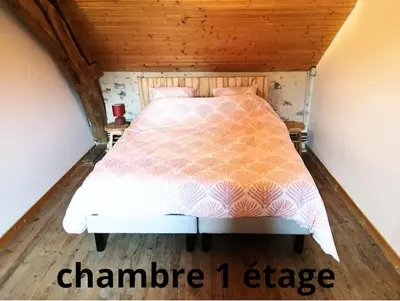 Un ou plusieurs lits dans un hébergement de l'établissement la longère du plessis Mornay, 30 min du Puy du fo, wifi, parking, jardin