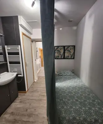 Un ou plusieurs lits dans un hébergement de l'établissement La petite loge de l'ile