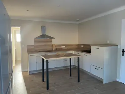 Cuisine ou kitchenette dans l'établissement Villa chaleureuse 8 personnes - Nouveau