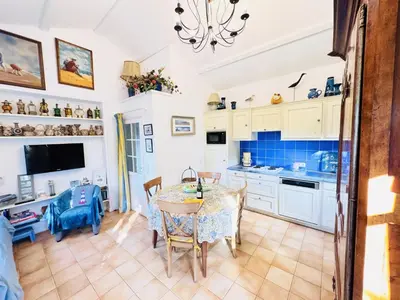 Cuisine ou kitchenette dans l'établissement Pied à terre au Gabelou à Port Fromentine