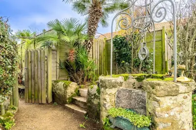 Jardin de l'établissement Pied à terre au Gabelou à Port Fromentine