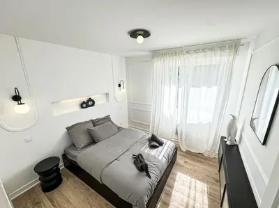 Un ou plusieurs lits dans un hébergement de l'établissement Charmant logement au bord de mer