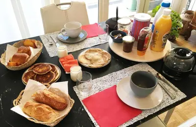 Nourriture dans le séjour chez l'habitant ou à proximité