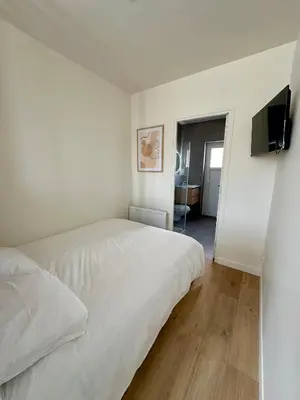 Télévision ou salle de divertissement dans l'établissement Charmant Studio à Saint Léonard