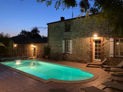 Piscine de l'établissement Maison avec piscine privée chauffée, proche plage à Pornic - FR-1-306-1284 ou située à proximité