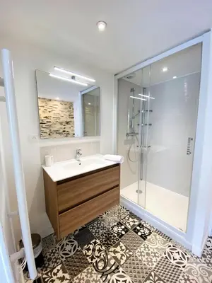 Salle de bains dans l'établissement Casa Jardin des Plantes : T2