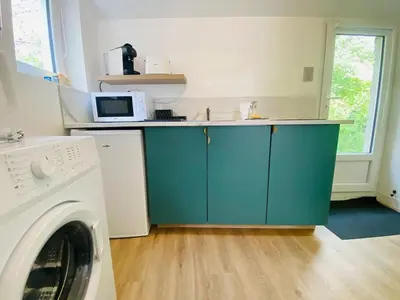 Cuisine ou kitchenette dans l'établissement Casa Jardin des Plantes : Studio