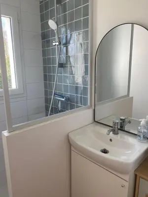 Salle de bains dans l'établissement Les ptits marins cordés