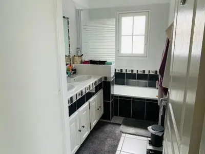 Cuisine ou kitchenette dans l'établissement Villa avec piscine privée, 3 chambres à Saint-Jean-de-Monts - FR-1-323-552