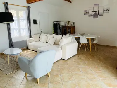 Coin salon dans l'établissement Villa avec piscine privée, 3 chambres à Saint-Jean-de-Monts - FR-1-323-552