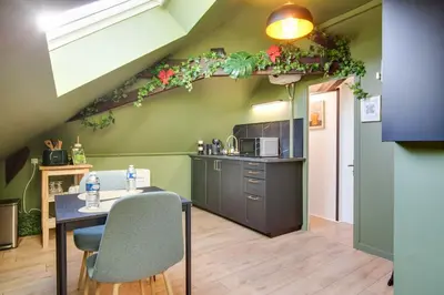 Cuisine ou kitchenette dans l'établissement La Suite Jungle - l'expérience immersive