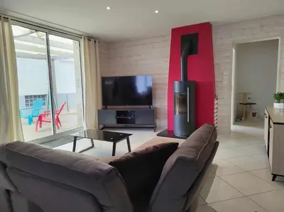 Télévision ou salle de divertissement dans l'établissement La Casa Bidule