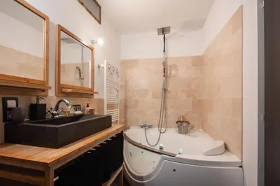Salle de bains dans l'établissement Appartement spacieux au cœur d'Angers étage 1 - 6 personnes