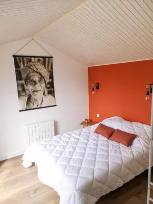 Un ou plusieurs lits dans un hébergement de l'établissement Maison au Vieil à 200m de la mer