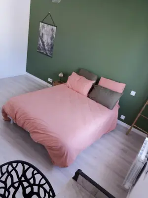 Un ou plusieurs lits dans un hébergement de l'établissement Maison au Vieil à 200m de la mer